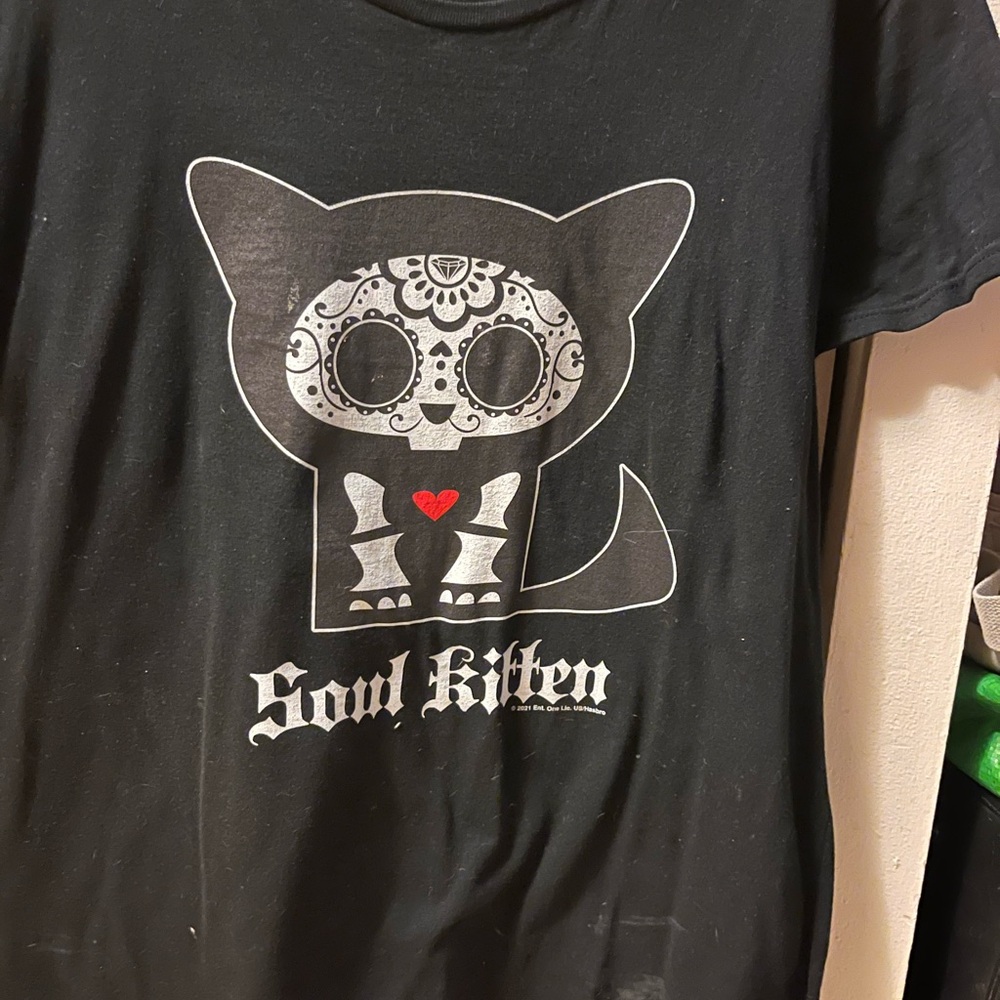 This is a Skelanimals women’s shirt, from Hot Topic “soul kitten”  size XL